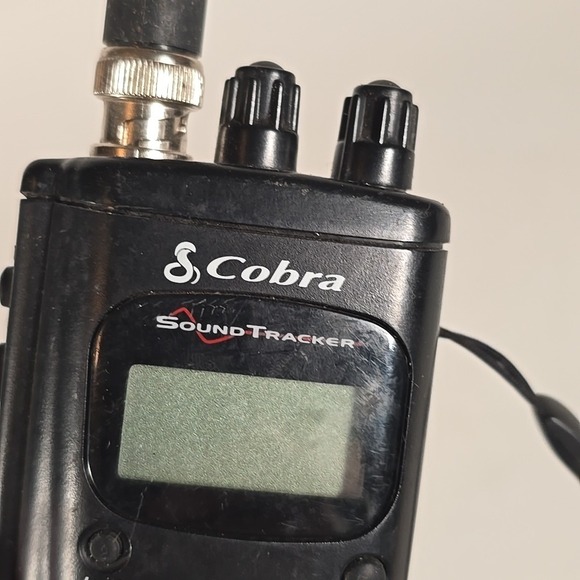 Cobra RoadTrip HH38WXST 4-Watt 40-Channel Sound Tracker Handheld CB Radio - Picture 3 of 10